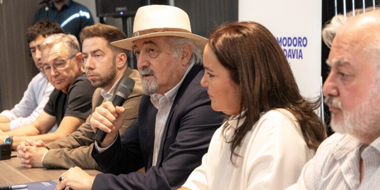 Macharashvili firmó con la SCPL el convenio para generar distribución comunitaria de energía renovable en Comodoro