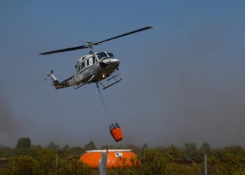 Continúa el operativo con medios aéreos y cientos de brigadistas para combatir los incendios forestales en la Cordillera