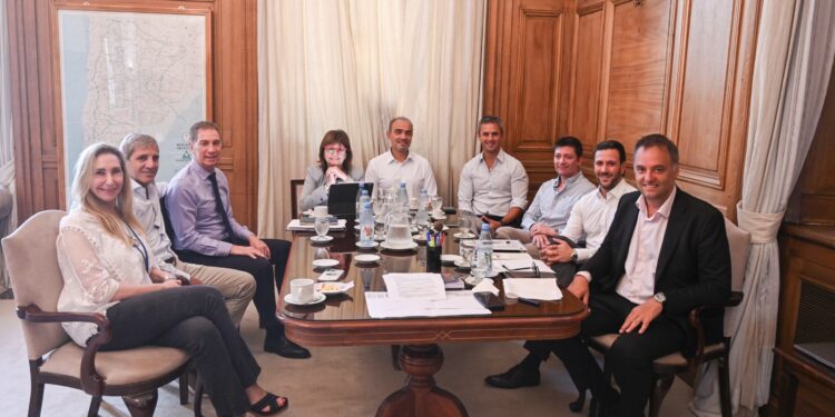 Adorni convocó a la mesa política en la antesala de la votación en el Senado por la reforma laboral