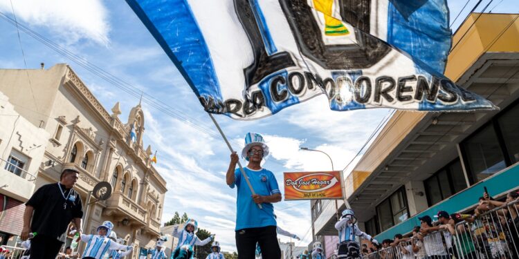 La ciudad consolidó sus tradicionales carnavales con una masiva convocatoria