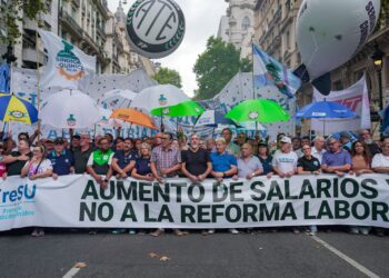 Sin convocatoria de la CGT, el FreSU decidió lanzar una movilización al Congreso el viernes