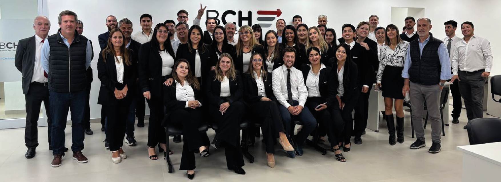 El Banco del Chubut reabrió la sucursal Comodoro Centro tras una importante remodelación integral