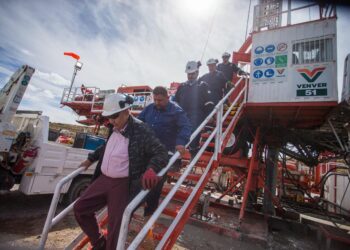 Ávila, junto al Gobernador, pusieron en valor que se vuelve a perforar en Cañadón Perdido