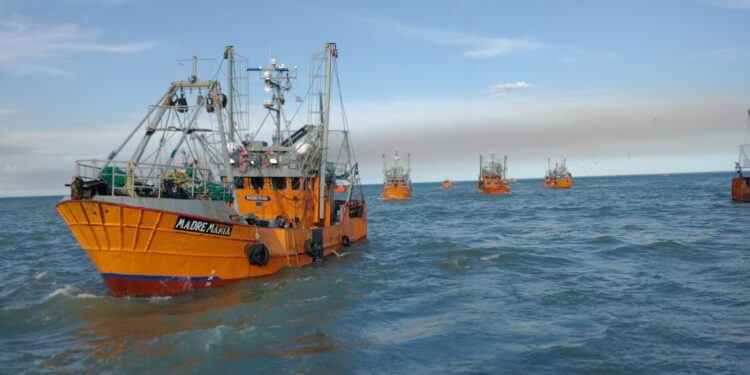 Los gremios navales en alerta y movilización