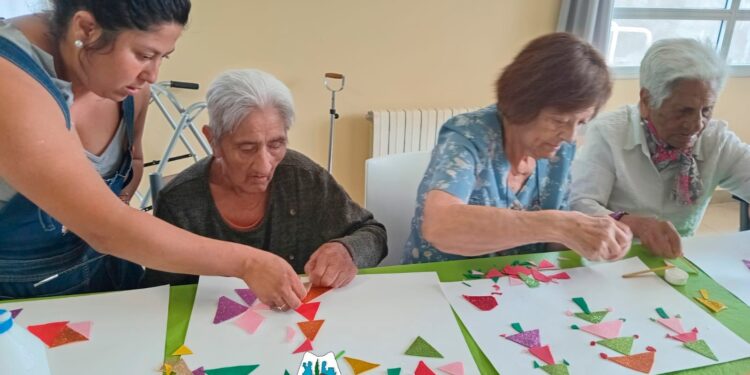 Adultos mayores disfrutan de las colonias de verano impulsadas por el Municipio de Sarmiento