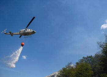 Sigue la lucha contra el fuego en la cordillera