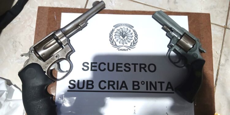 Procedimiento policial permitió el secuestro de armas de fuego y estupefacientes