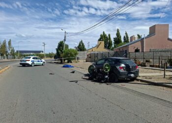 Murió un motociclista tras chocar contra un vehículo estacionado en Km 8