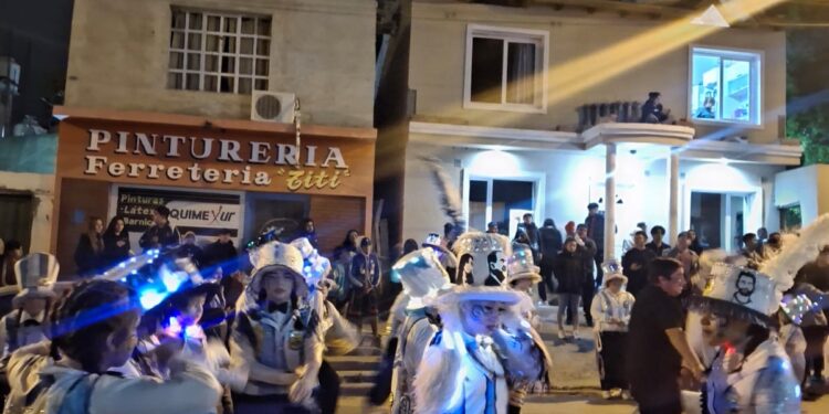Con la quema del Rey Momo, el barrio Ceferino cerró los carnavales