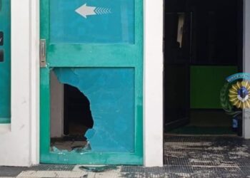 Detuvieron a un hombre tras romper el vidrio de un local y robar celulares en Comodoro