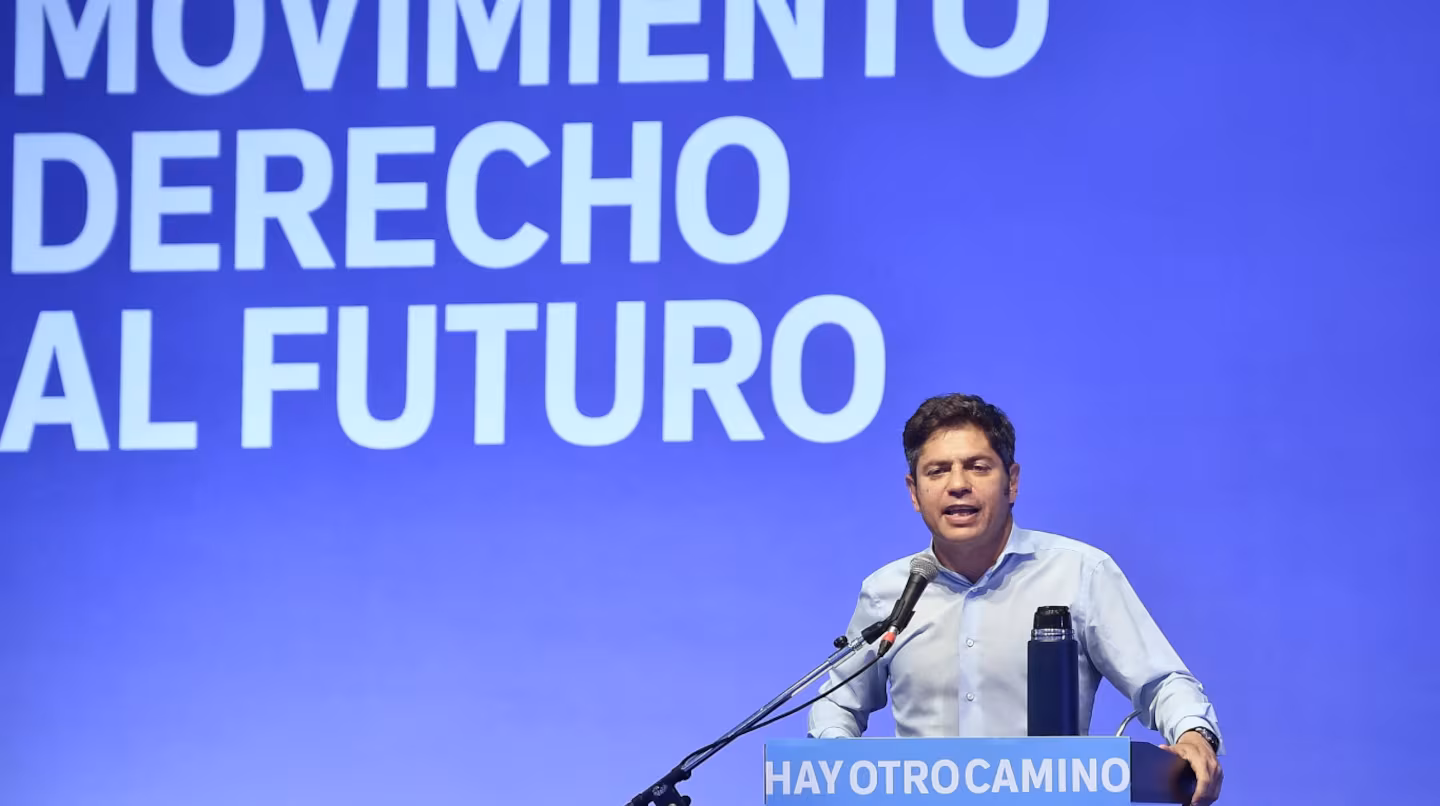 Con el PJ en el bolsillo, Kicillof prepara las valijas: gira por provincias con vista al 2027