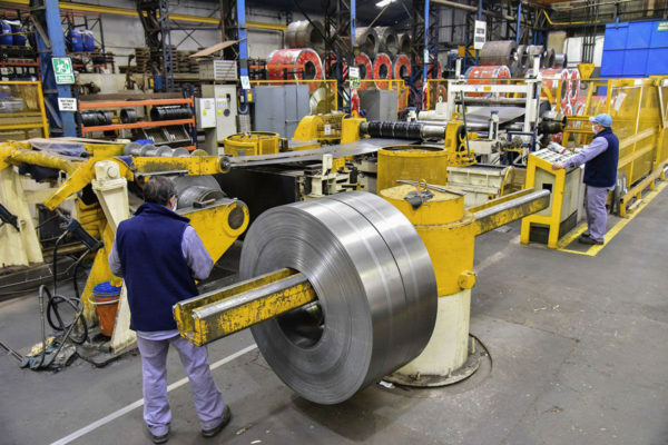 Unión Industrial Argentina lamenta pérdida de 65.000 empleos bajo el Gobierno de Milei