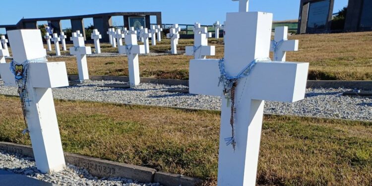 Un rosario enviado en 1982 llegó a Malvinas después de más de cuatro décadas