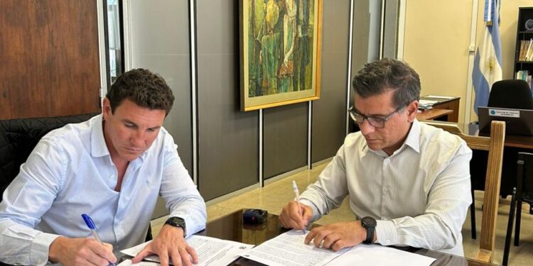 Convenio entre la Facultad de Económicas y la CAPIP para capacitaciones en el sector pesquero
