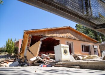 Macharashvili impulsa la compra de 50 viviendas como respuesta concreta a la catástrofe del Cerro Hermitte