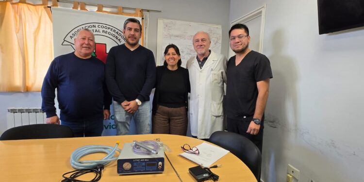 La Asociación Cooperadora donó un litotriptor neumático para el Servicio de Urología del Hospital Regional