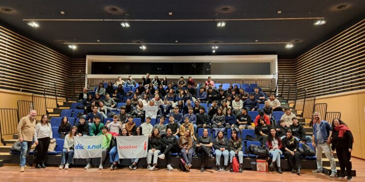 Comodoro consolida su liderazgo global en Alfabetización Digital con reconocimiento de la UNESCO