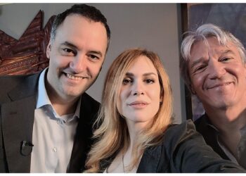 La economía se desploma y Milei comenta cine