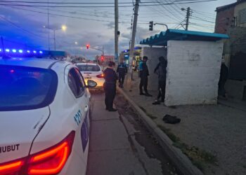 Detuvieron a un hombre tras una pelea con arma blanca en una garita de colectivo