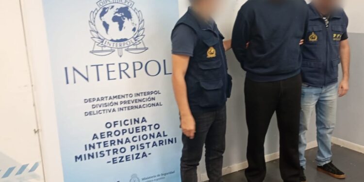 Extraditaron desde Bolivia a un argentino acusado de integrar una red de narcotráfico