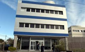 Investigación por grooming en Madryn: ordenan allanamiento y restringen contacto de un docente con una alumna