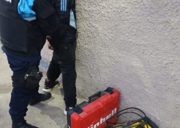 Andaba robando y tenia un  pedido de captura