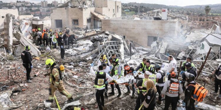 El Ejército israelí asegura que en un día atacó 400 objetivos en el centro y el oeste de Irán