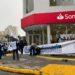Protesta en Comodoro por el despido de una trabajadora bancaria