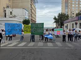 Vecinos del Cerro Hermitte convocan a una marcha pacífica frente al Concejo Deliberante
