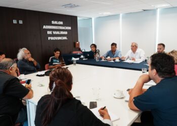 Gobierno y gremios de auxiliares de la educación homologaron acuerdos y acordaron continuar las negociaciones salariales
