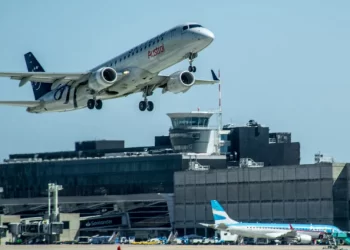 Dictan conciliación obligatoria para controladores aéreos y se suspenden las medidas de fuerza