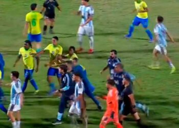 Escándalo en el Sudamericano Sub 17: Argentina y Brasil terminaron a los empujones tras el clásico
