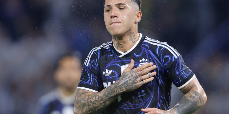 Sancionaron a Enzo Fernández en Chelsea tras una polémica declaración