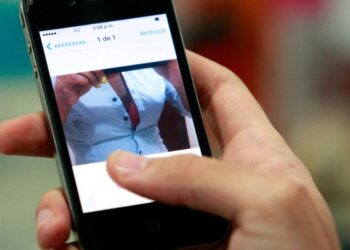 Entró a una página de escorts, habló con una supuesta mujer y terminó extorsionado por una banda