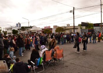 Docentes autoconvocados intensifican medidas de fuerza y reclaman “salario digno ya”
