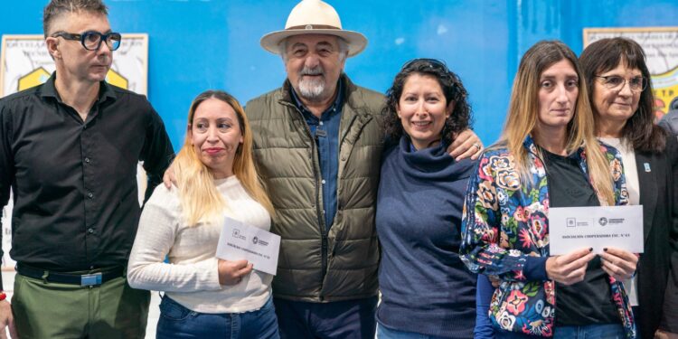 Macharashvili concretó la entrega de más de 341 millones en aportes del FAEM destinado a 84 escuelas
