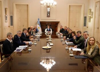 Milei dejó el gabinete en manos de Adorni