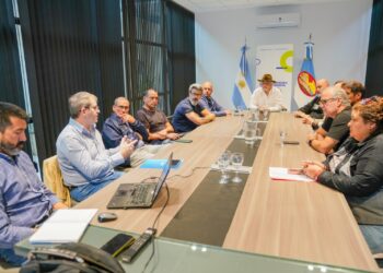Reunión con vecinos y Camuzzi por la red de gas afectada por el cerro Hermitte