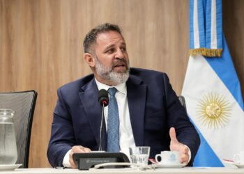 Glinski asumió en Seguridad Interior y advirtió sobre la «clausura del debate» parlamentario tras las reformas por decreto