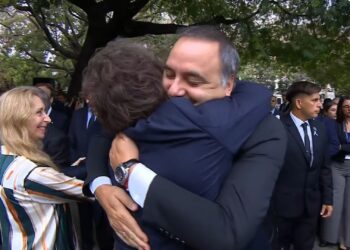 Milei usó Malvinas para respaldar a Adorni