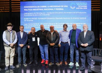 Macharashvili participó del cierre de las jornadas Construyendo el Nodo Industrial Patagonia Austral