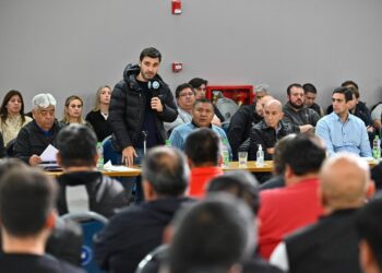 Con el barril por encima de los USD 100, Torres exigió más inversiones tras el traspaso de Manantiales Behr