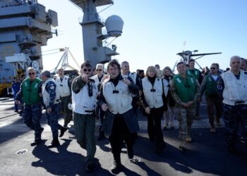 Milei participó de ejercicios navales combinados a bordo del portaaviones USS Nimitz de los Estados Unidos