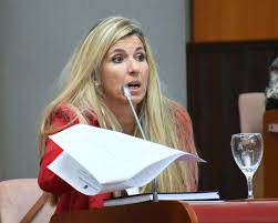 Caminoa renuncia a su banca en la Legislatura