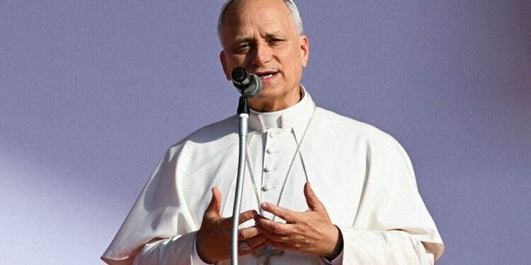 El Papa llama al desarme y la paz en el Domingo de Pascua