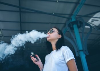 Alertan que los vapeadores pueden causar daños graves y rápidos en la salud