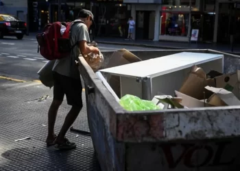 El 10 % de la población más rica de Argentina gana 13 veces más que el 10 % más pobre