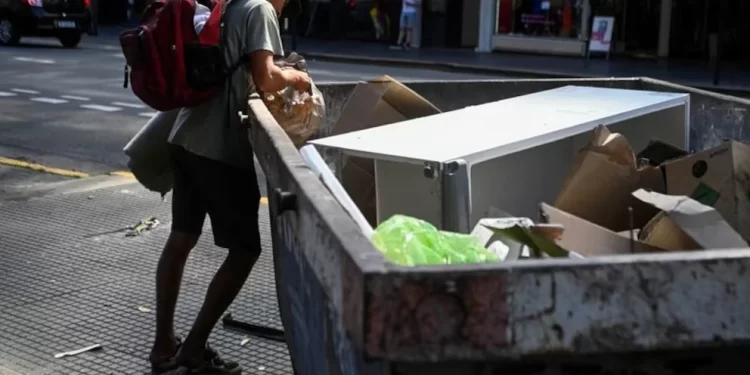 El 10 % de la población más rica de Argentina gana 13 veces más que el 10 % más pobre
