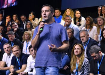 Luque: “El peronismo se organiza y debate para construir una alternativa federal frente a la crisis”