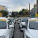 Taxistas bloquean la Rivadavia mientras le entregan un petitorio al intendente